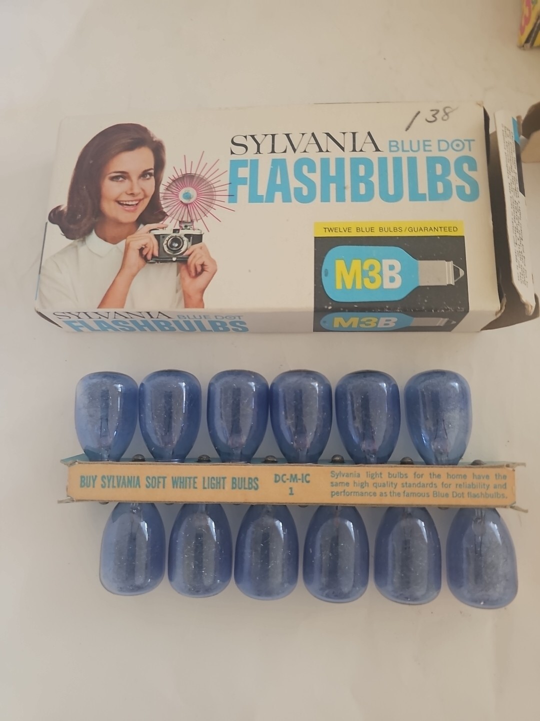 General Electric GE M3 &3 B Flashbulbs Lot of 100 Blue & Clear Flash Bulbs