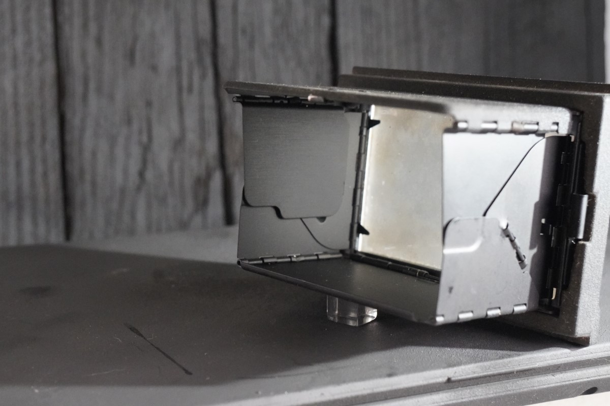 Graflex 2¼ x 3¼ Focusing Panel with Removable Hood in Original Box – (NJL030137)