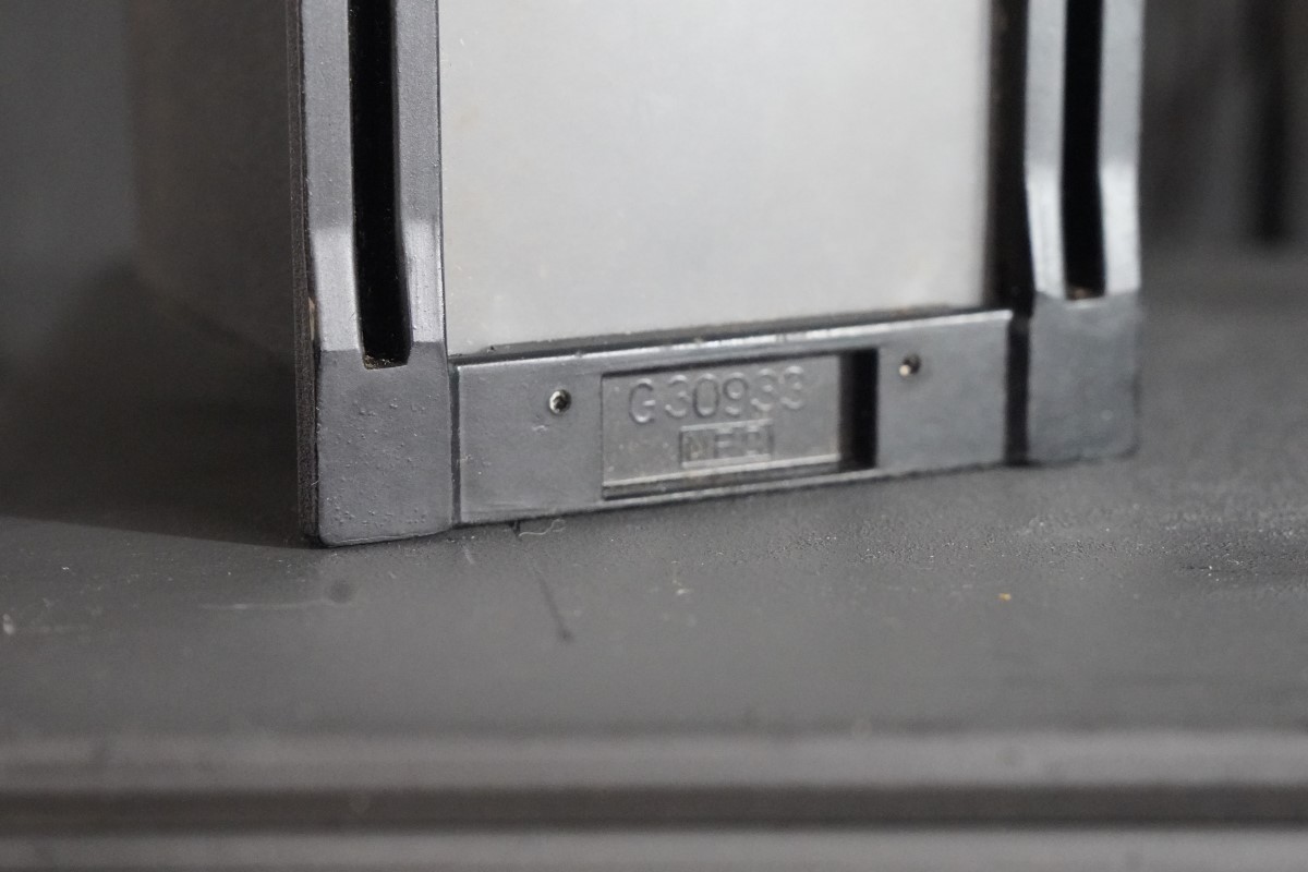 Graflex 2¼ x 3¼ Focusing Panel with Removable Hood in Original Box – (NJL030137)