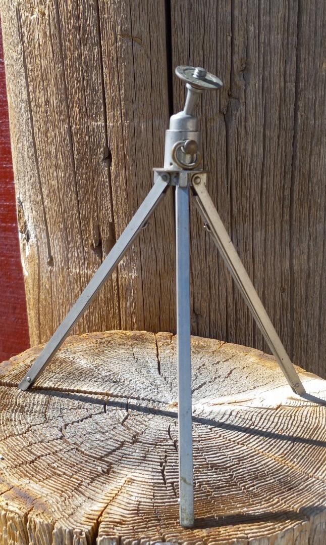 VINTAGE WILLO FOLDING POCKET TRIPOD GERMANY WITH SWIVEL HEAD 8″-13″