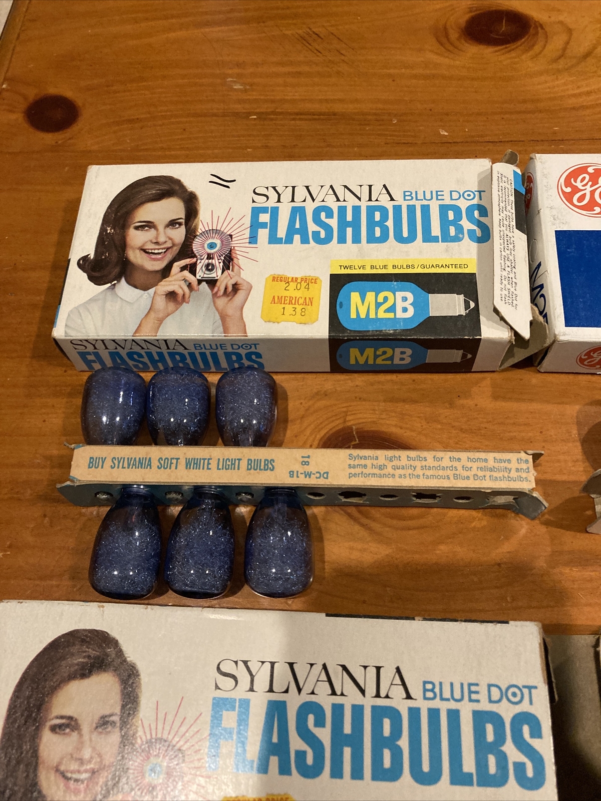 Flashbulb Lot of 37 GE Sylvania Blue Dot M2B Flashbulbs vintage camera box lot