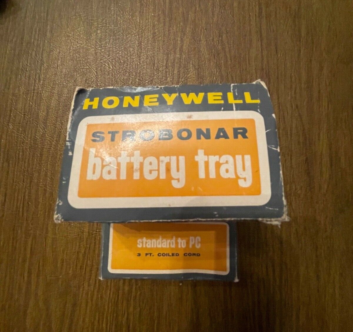 Honeywell Strobonar 770 Flash w/Camera Mount, Battery Tray, Shutter Cord-VINTAGE