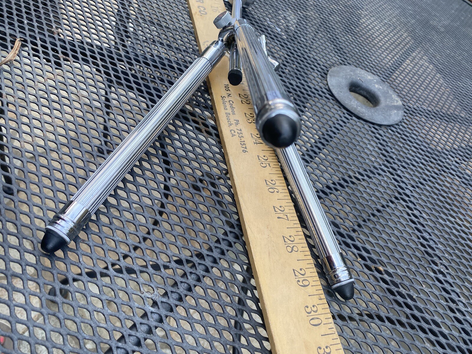 Accura Risomatic Deluxe Chrome Compact Telescoping Tripod 42″ w/ Leather Case