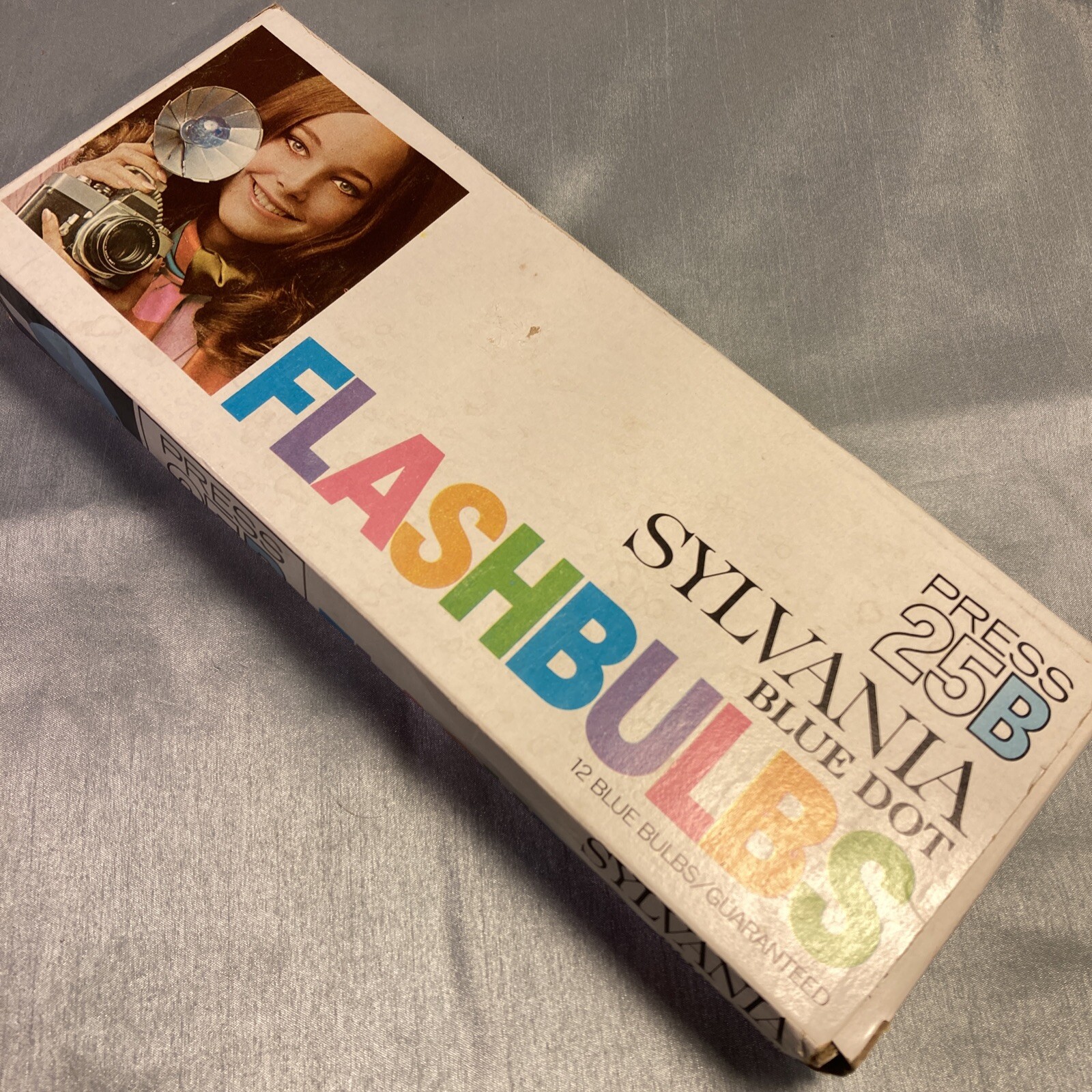 Sylvania Blue Dot Press 25B Vintage Camera Photo Flash Bulbs, Box of 11 Vintage
