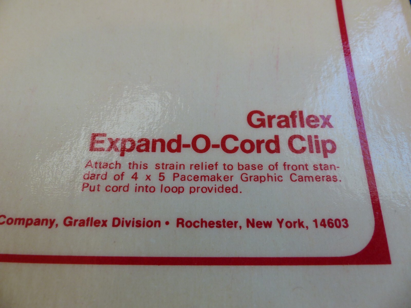 Vintage Singer Graflex Expand-O-Cord clip in original package, catalog No. 2711