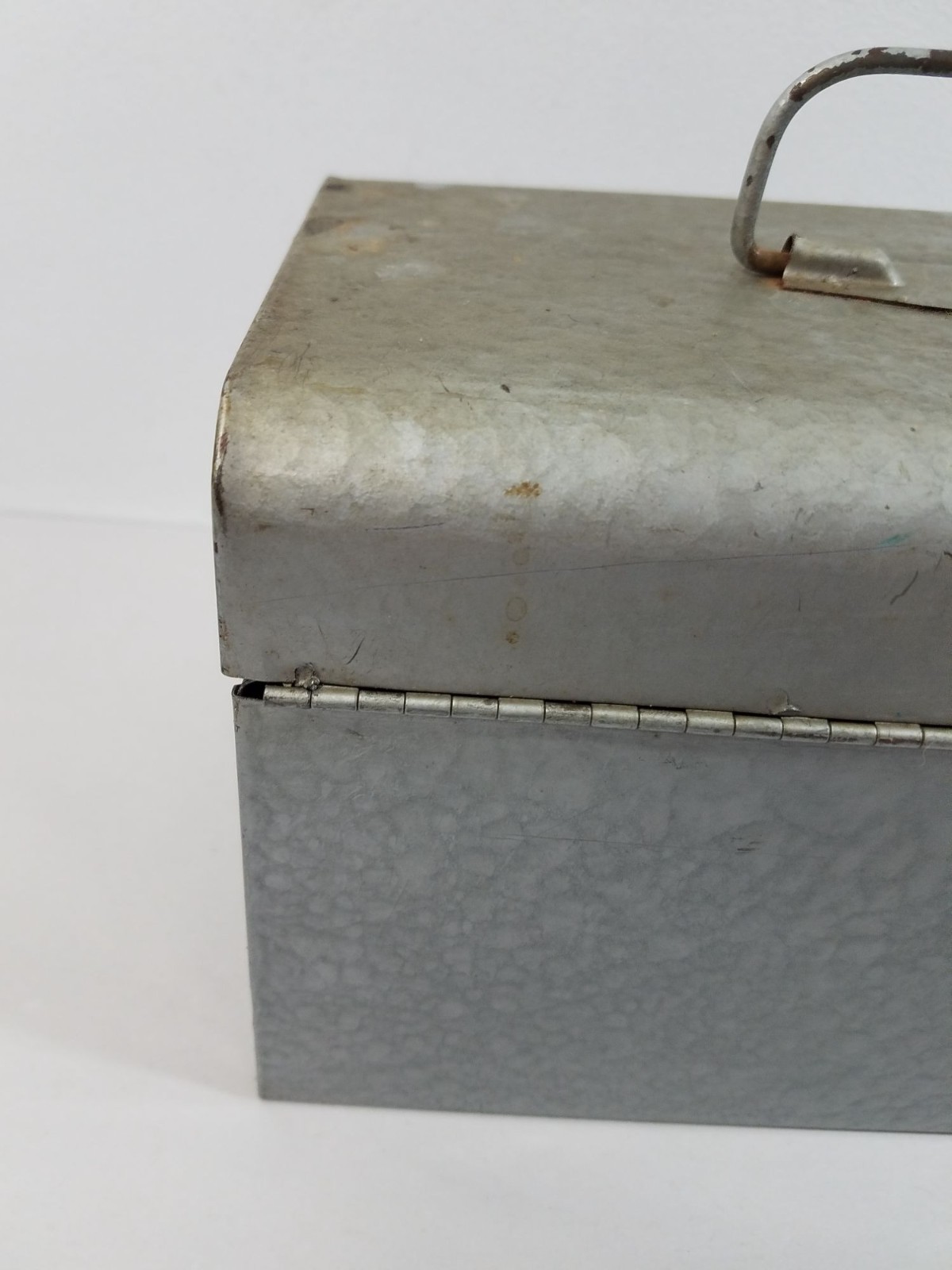 Metal 8mm Movie Film Reel Can Storage Box Slotted 13 Slots For 5″ Reel Cans Vtg