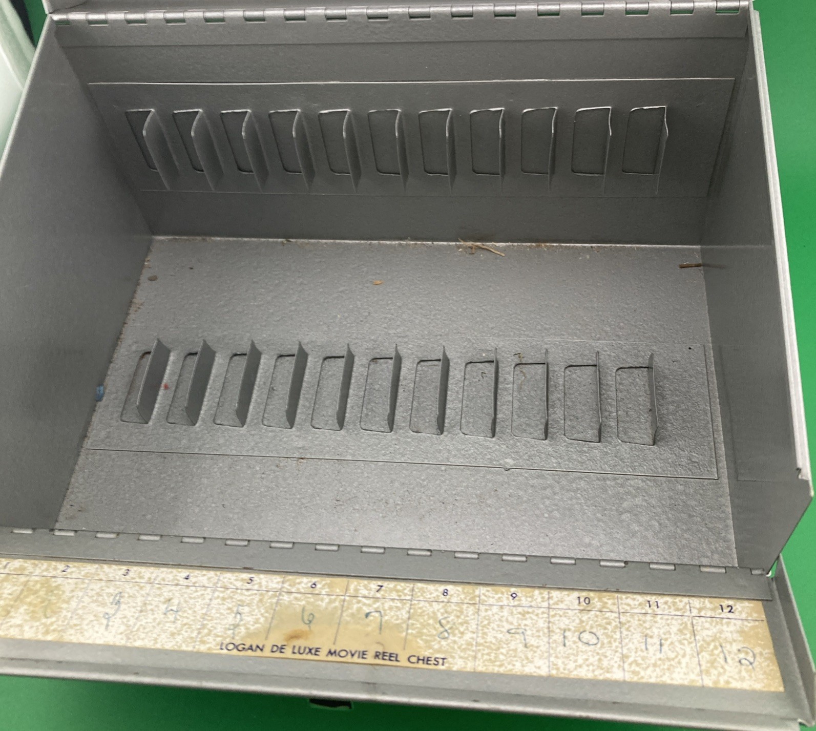 VTG Metal 8mm Film Reel Chest Box Storage Container 8.5”x6 3/4”x5.5”
