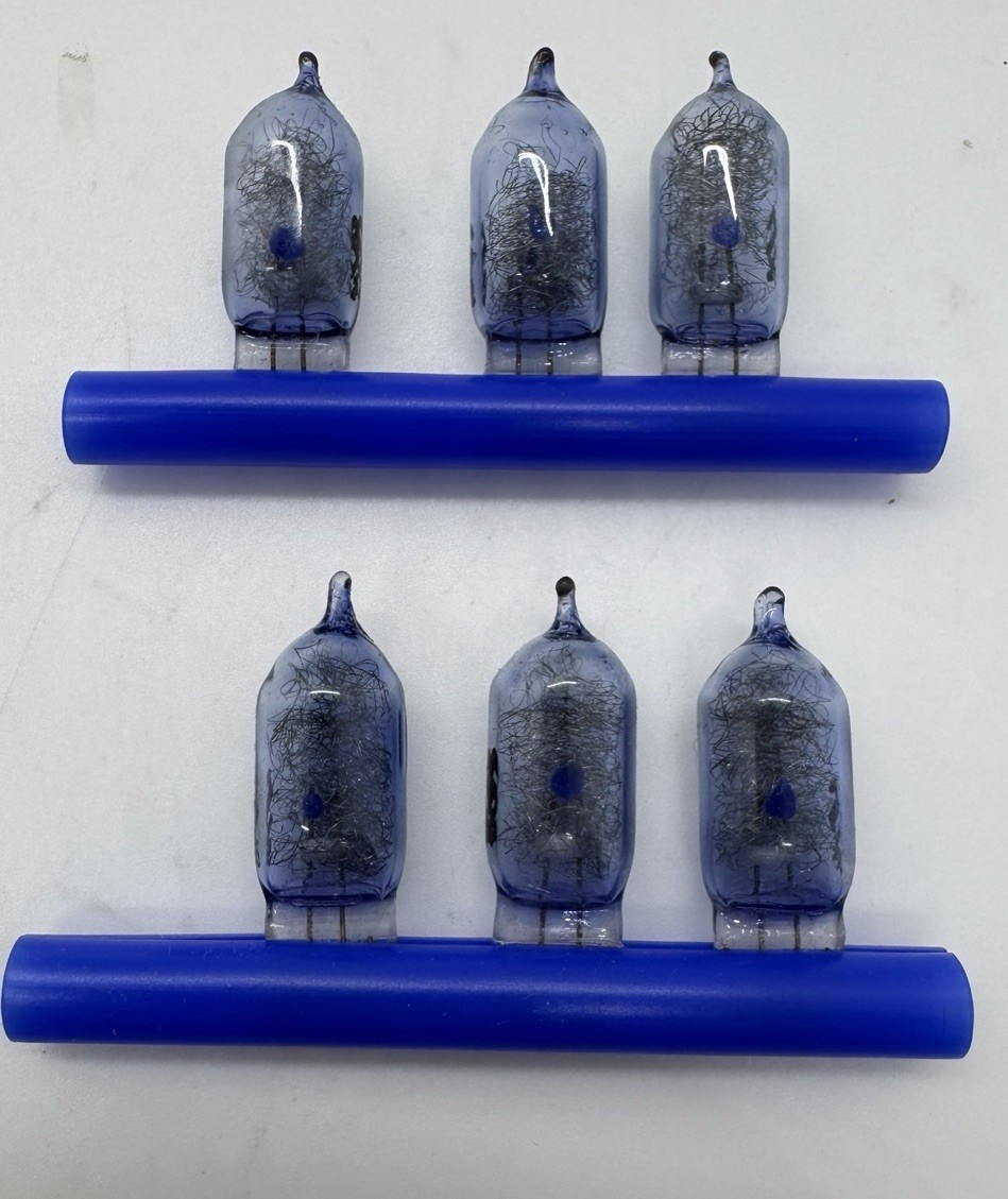 Vintage Sylvania Blue Dot AG1B Flashbulbs Lot of 6