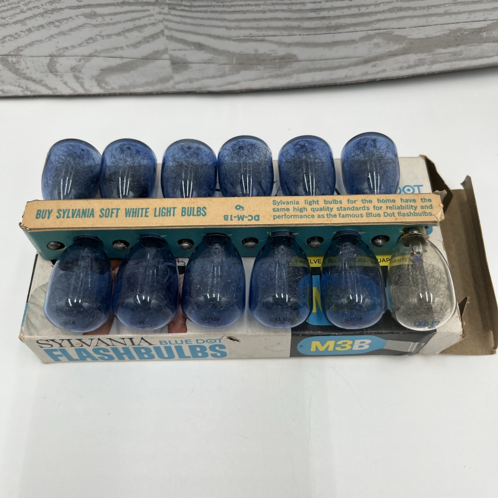 3-Pack Bundle Sylvania Blue Dot M3 Flashbulbs Vintage Photography Lighting.