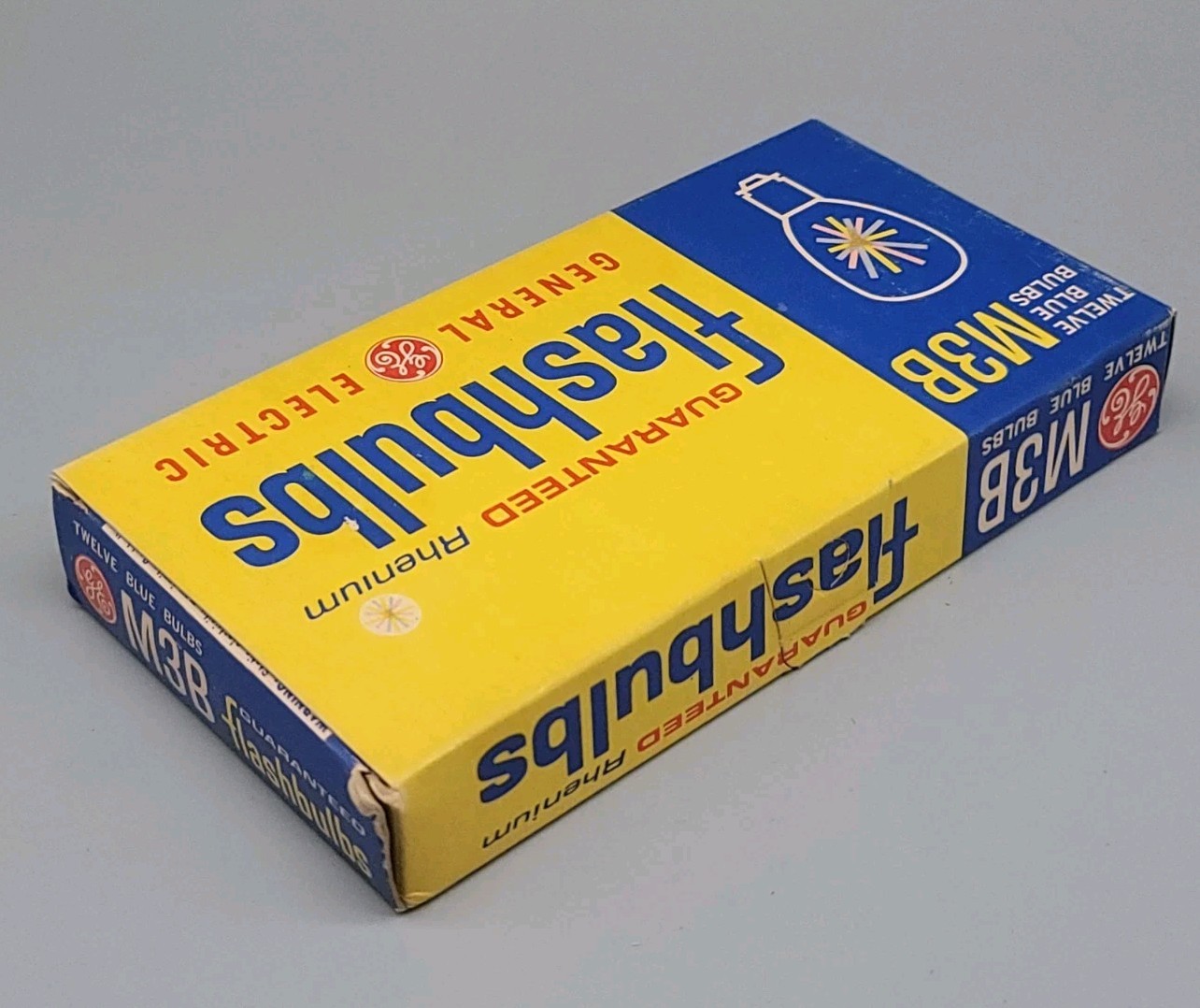 Vintage GE General Electric M3B Rhenium Flashbulbs Box of 12 NEW