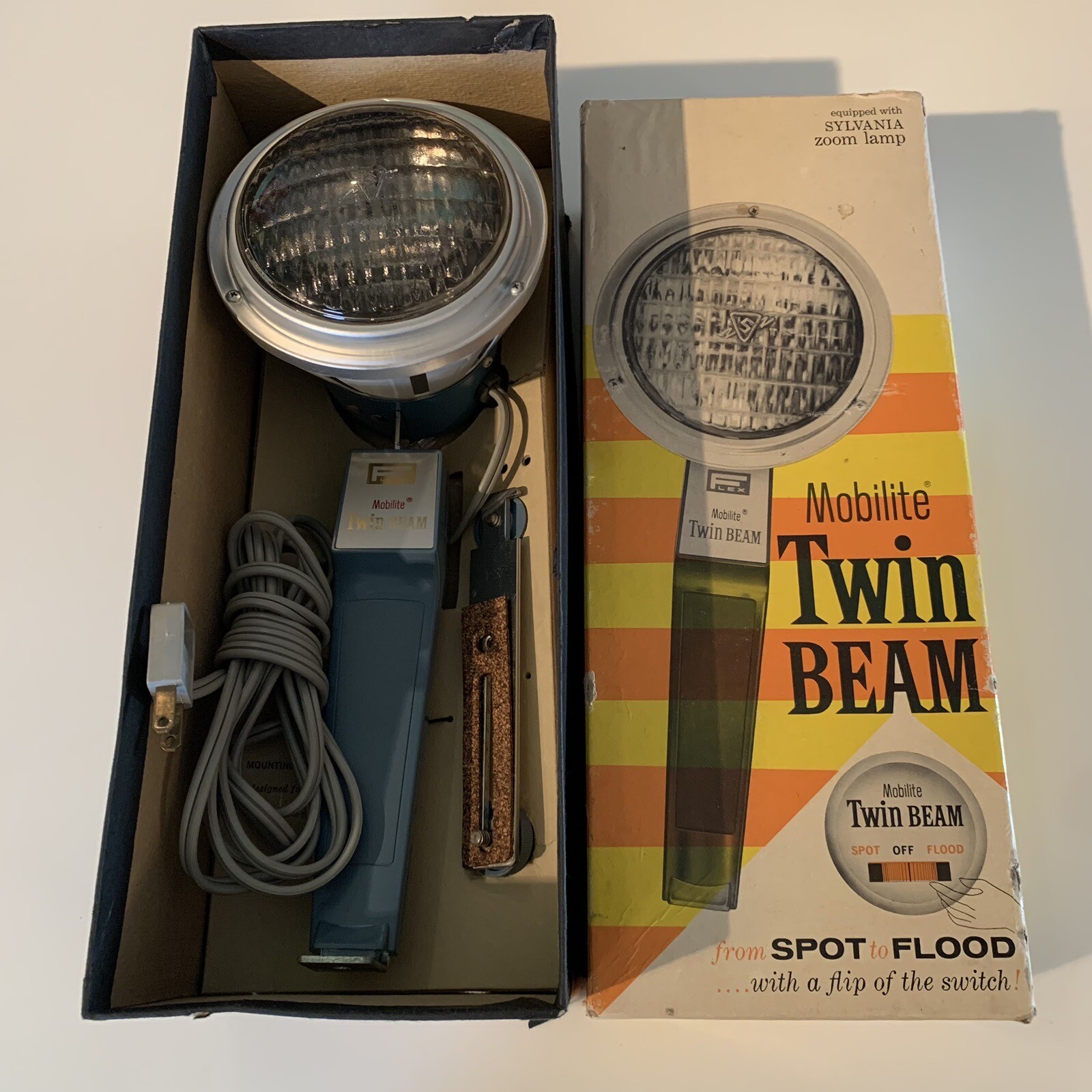MOBILITE Twin Beam FLOOD/SPOT Light SYLVANIA ZOOM Lamp 3400 K For Home Movies