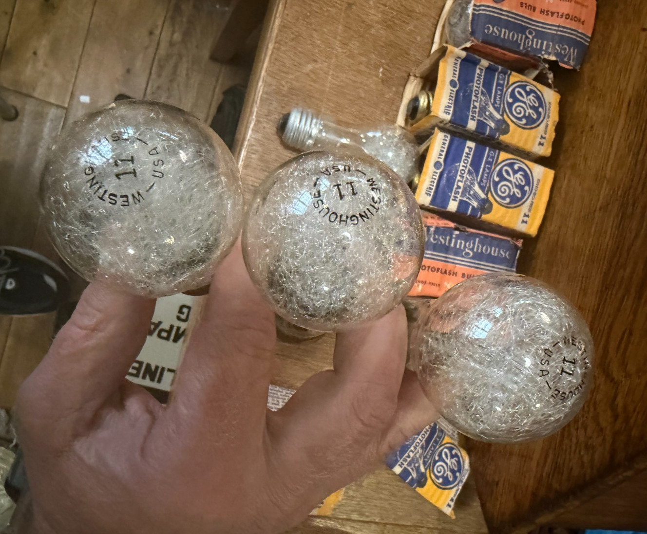 Lot of 13 Vintage Westinghouse and GE Photoflash No.11 Bulbs