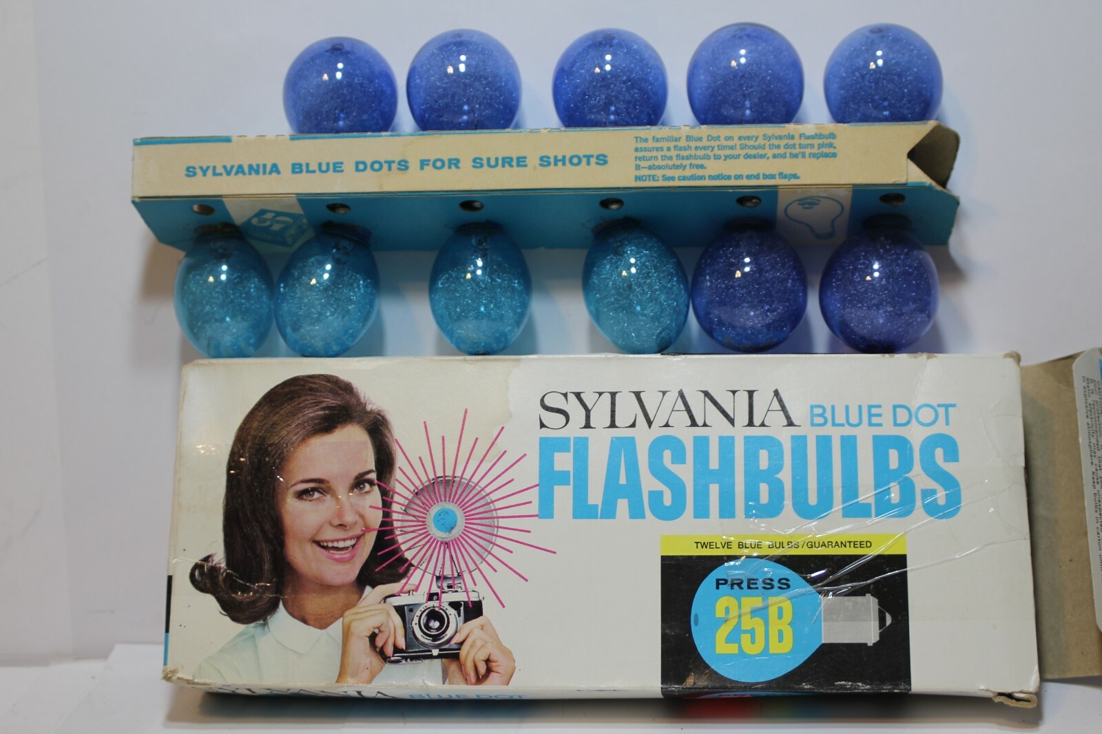 Sylvania Press 25B Blue Dot Flashbulbs Pack of 11 in original box Please read