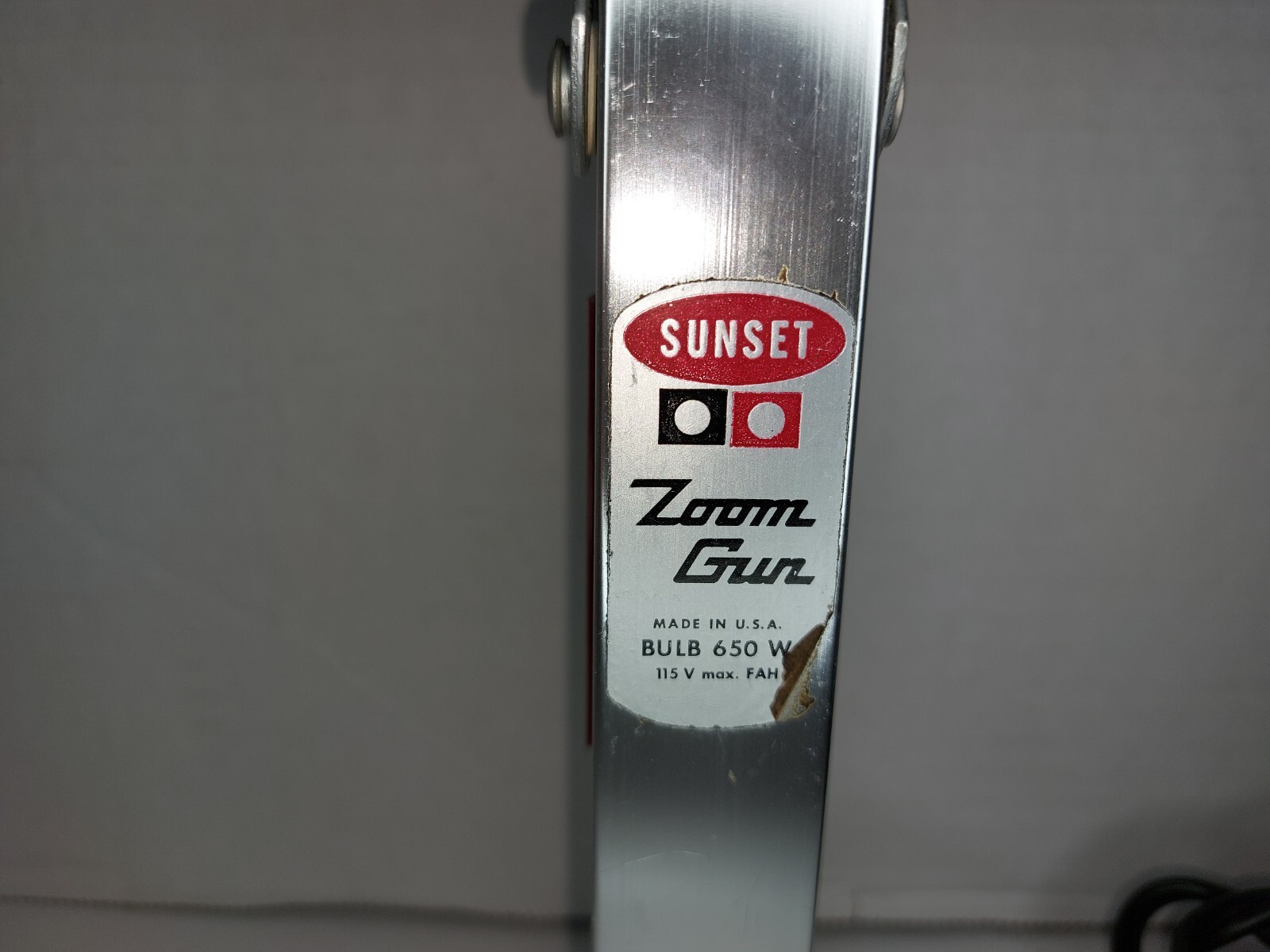 Vintage Sunset Zoom Gun Movie Light Camera Flash 650 Watt Bulb Made in USA