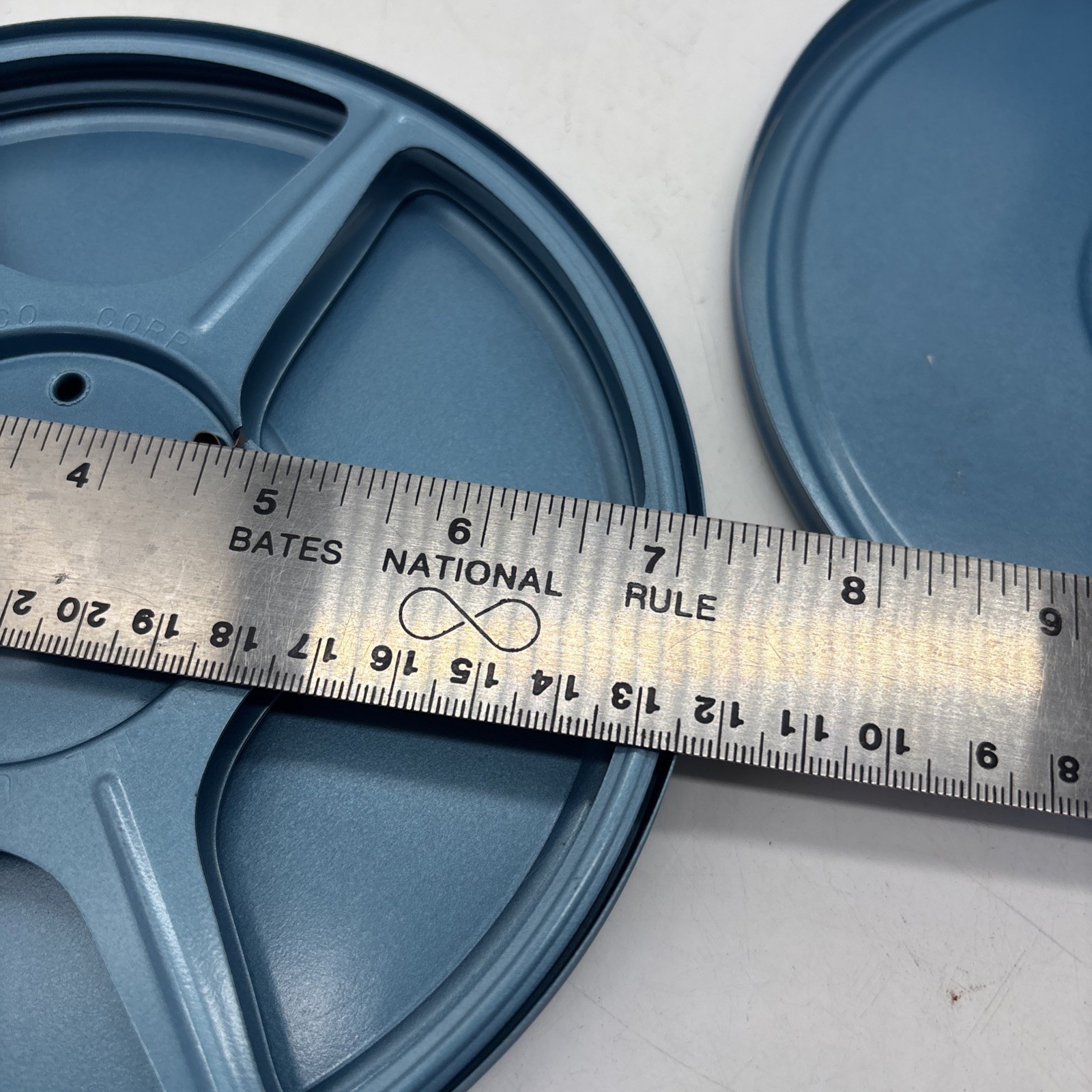 Lot Of 6 Compco 8mm 200′ metal movie reels-cans -carrying Case BLUE EUC Vintage