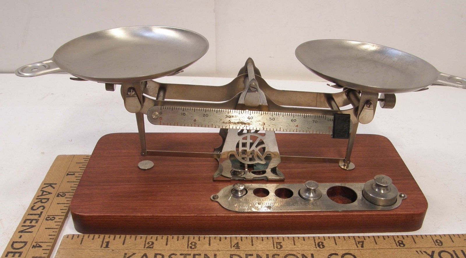 VINTAGE EASTMAN KODAK PHOTOGRAPHIC STUDIO SCALE W/WOODEN BASE PANS SOME WEIGHTS