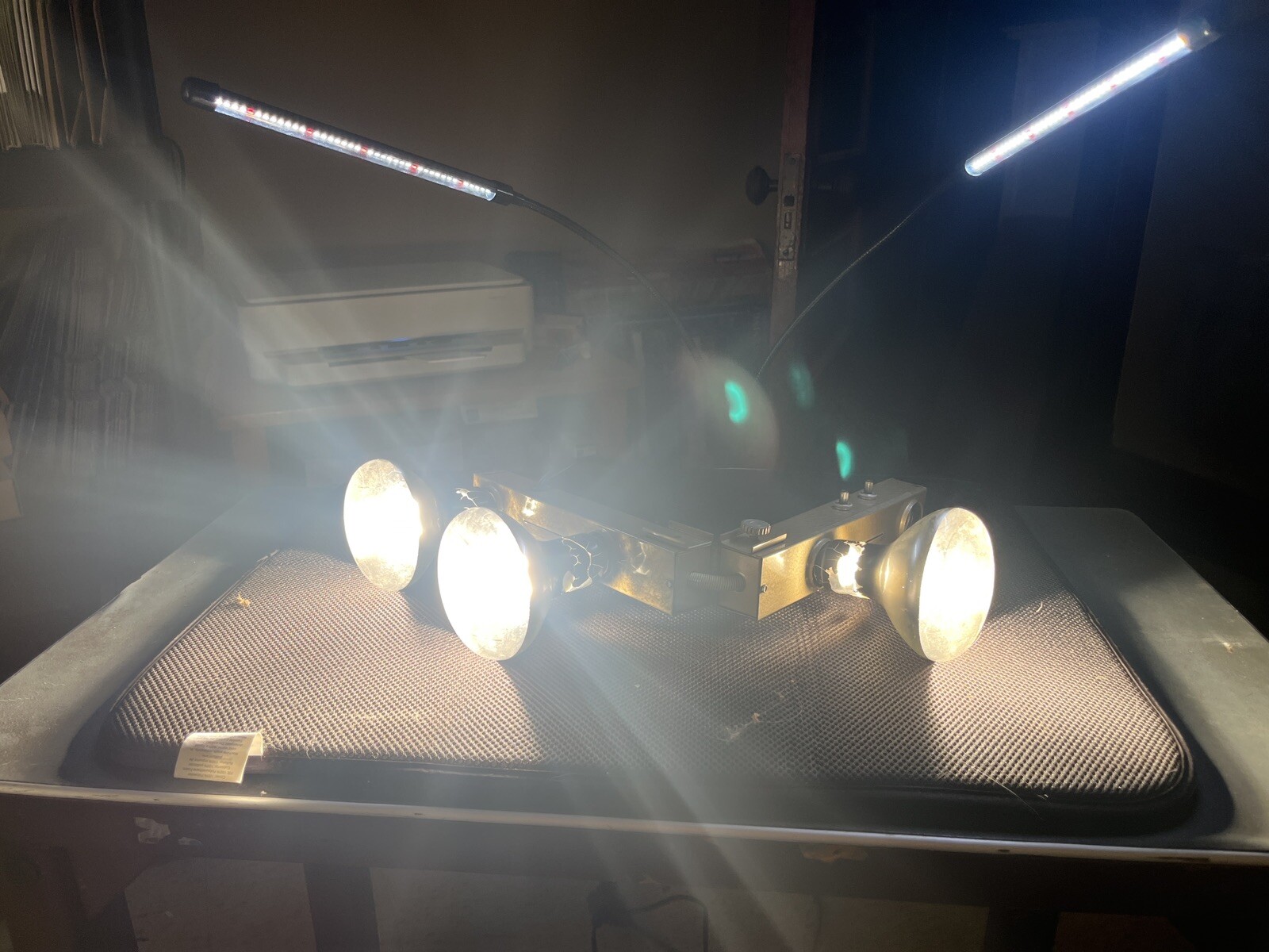 Vintage 4 Light Bar with case (TESTED) BULBS NOT INCLUDED