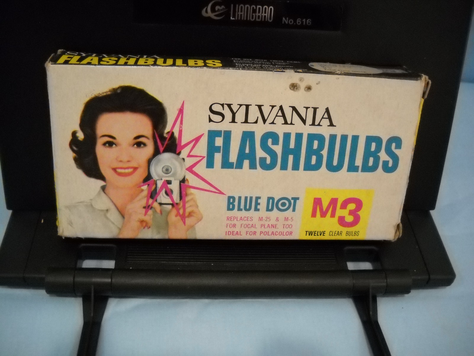 Vintage Sylvania M2B Blue Dot Flashbulbs 12 Unused Clear Flash Bulbs