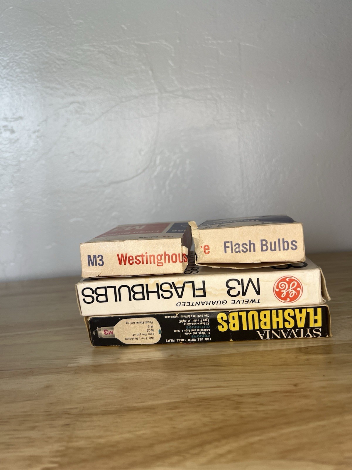 vintage m3 flashbulbs GE Sylvania Westinghouse 36 bulbs 1 bluedot kodachrome NOS