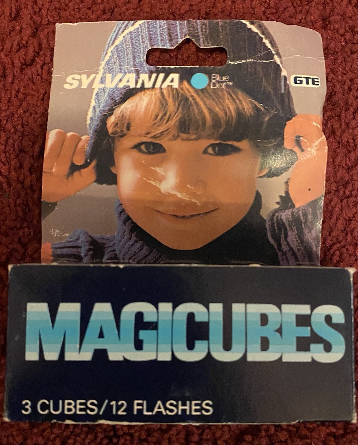 Sylvania Blue Dot Magic Cube Set of 2 *UNKNOWN CONDITION *FOR PARTS