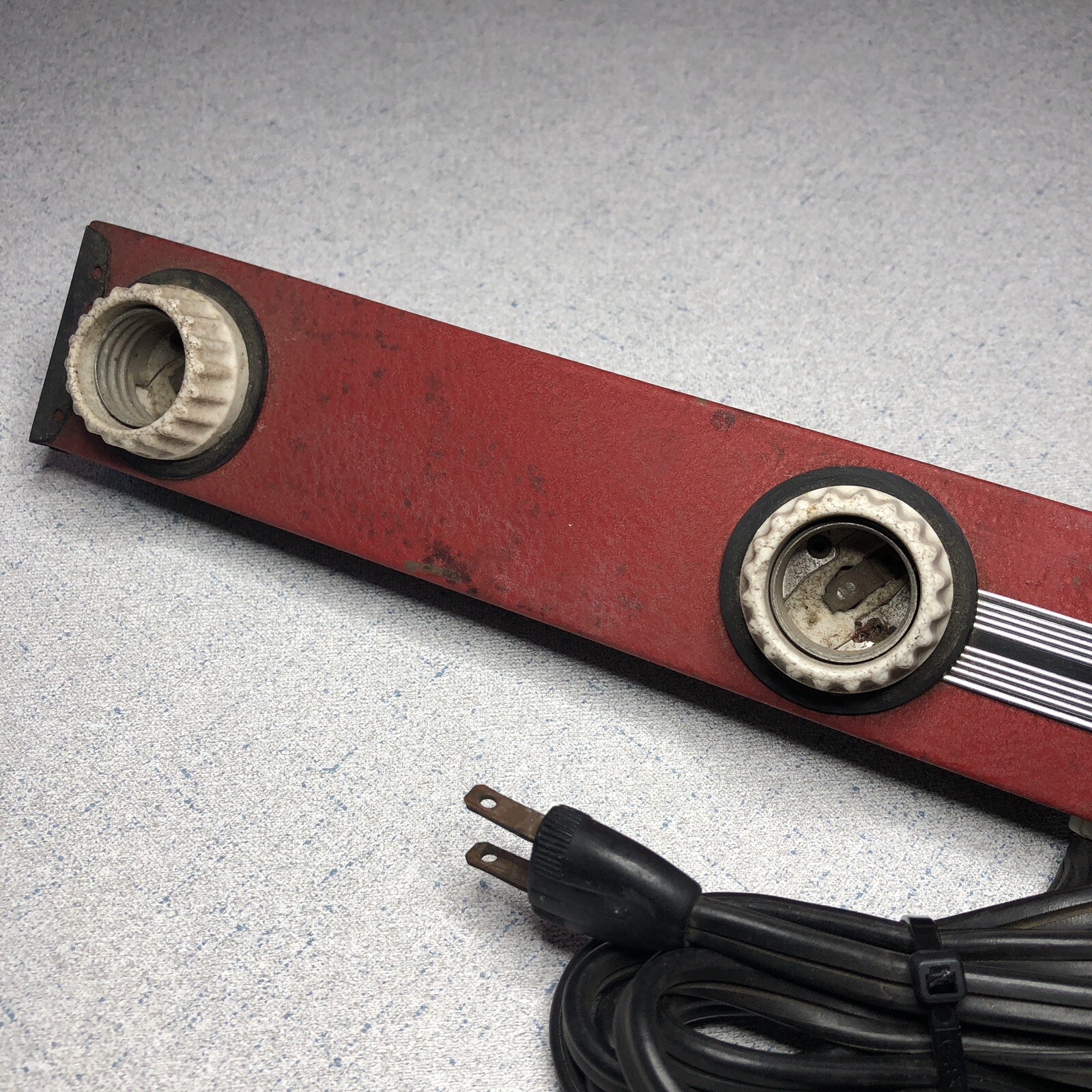 Acme-Lite Mov-E-Lite 4 Light Bar Red Black Made In Chicago Tested Works Vintage