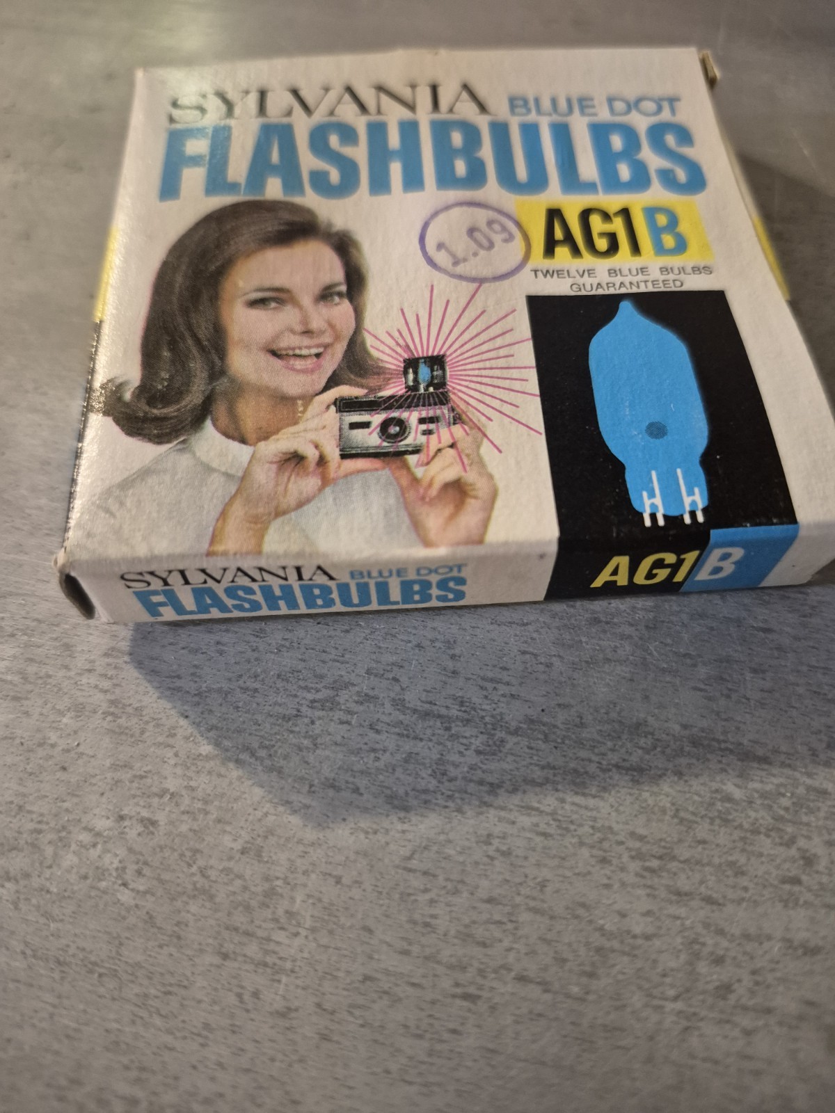 Vintage Sylvania Blue Dot AG-1B Flashbulbs – Box of 12 – Camera Flash