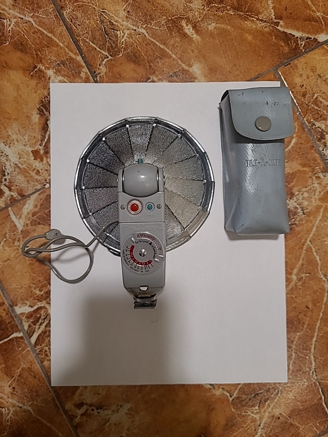Vintage Megalume Tilt-A-Mite Camera Flash Unit Collapsible Fan Style w/case