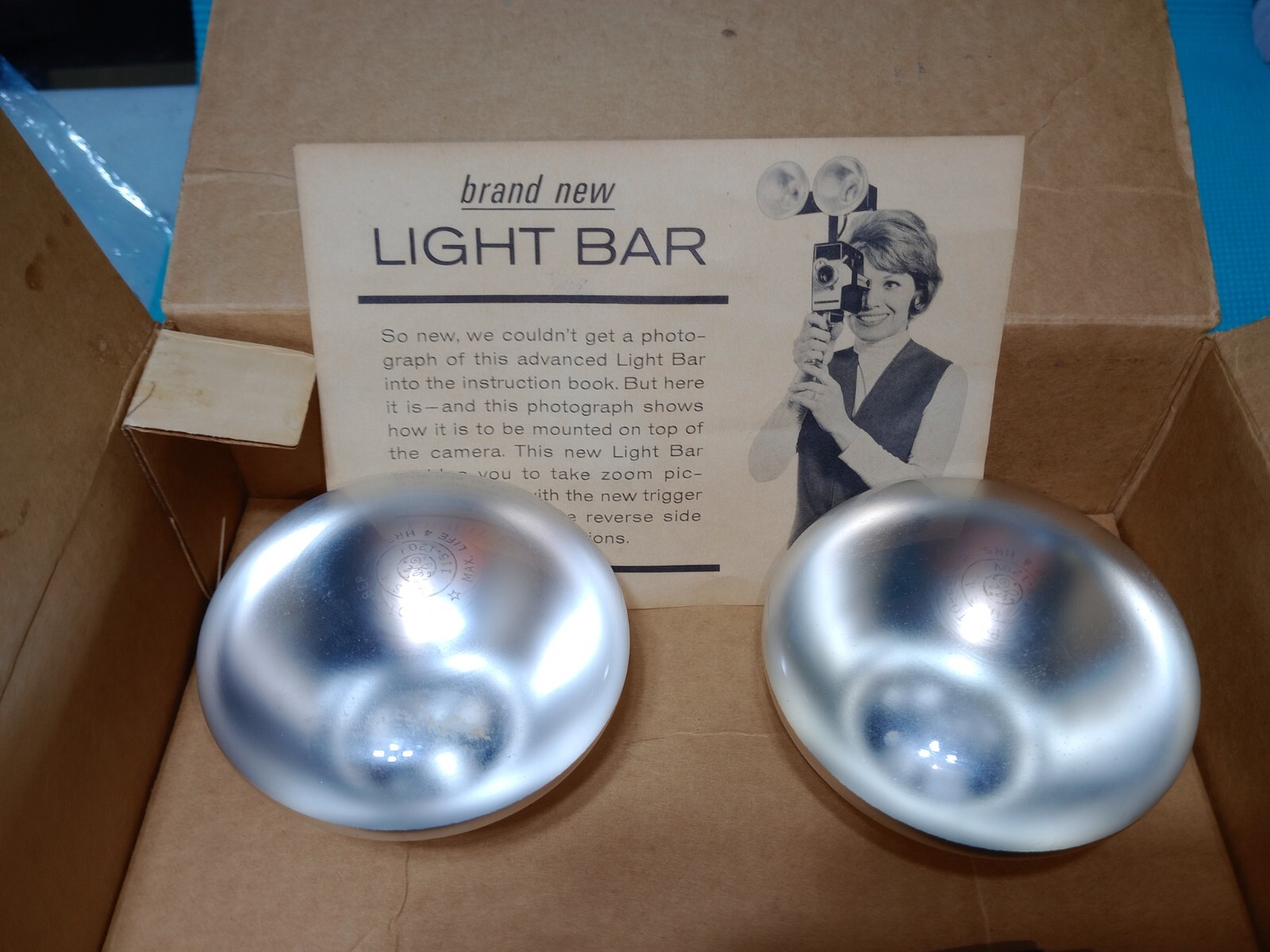 VTG Bell & Howell Flood Lamp Light Bar & Bulbs in Original Box Indoor Movies