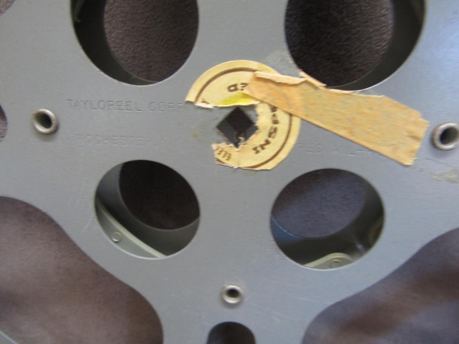 3 Vintage Metal 16mm Movie Film Reels & 1 Can – 12″ 1220 FT – Empty rs