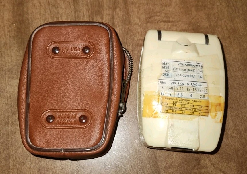 AGFALUX Pocket Flash UNTESTED with Case Made In Germany- VINTAGE 1960’S