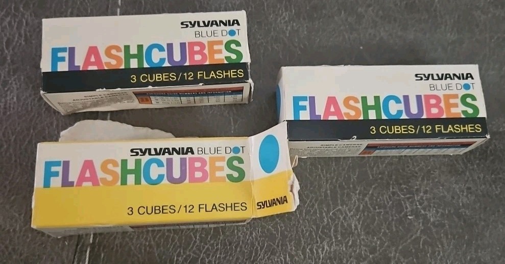 Vintage Flashcubes 8 Cubes 32 Flashes New Sylvania Blue Dot