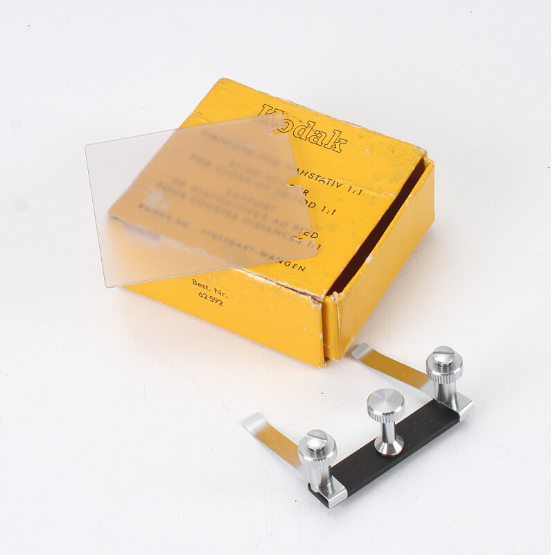 KODAK SLIDE HOLDER FOR CLOSE-UP TRIPOD 1:1, WITH WELL WORN BOX/cks/192741