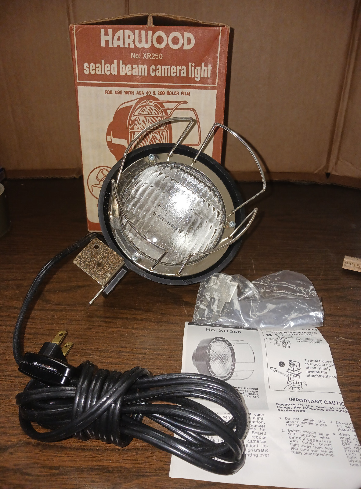 Harwood XR250 Sealed Beam Camera Light 120V AC **MINT**