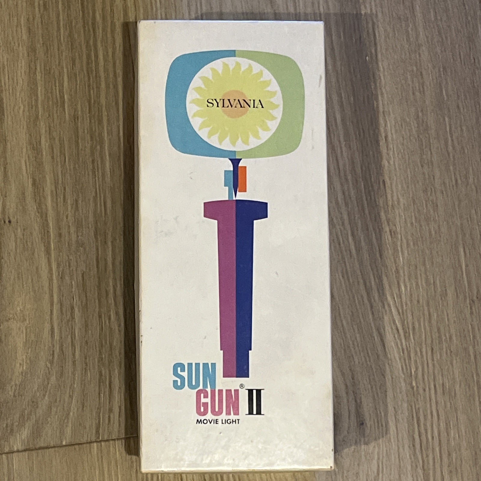 VINTAGE SYLVANIA SUN GUN II MOVIE LIGHT MODEL SG-55, Box And Instructions