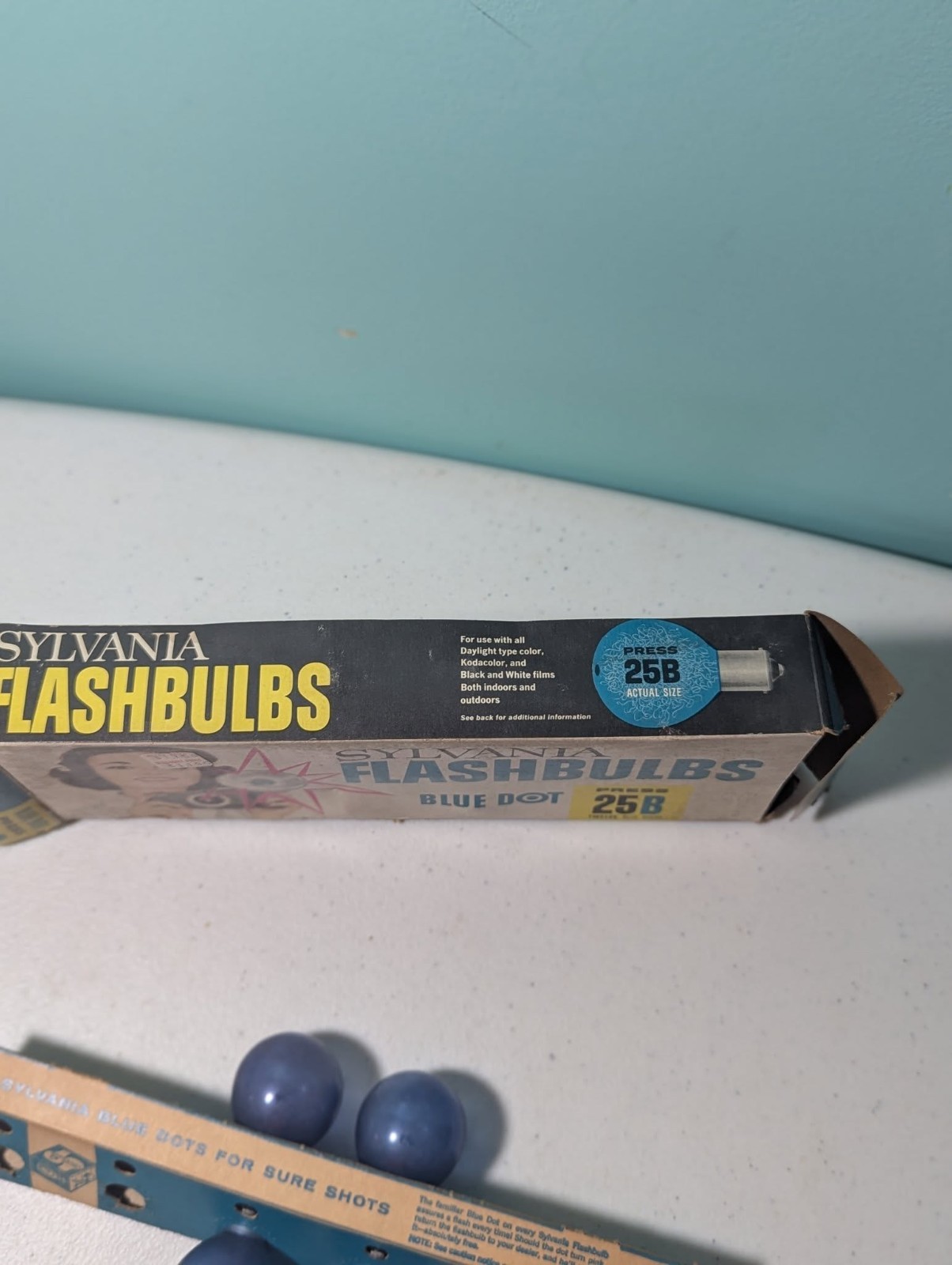 Sylvania Blue Flashbulbs 4 Bulbs Total With Box Vintage