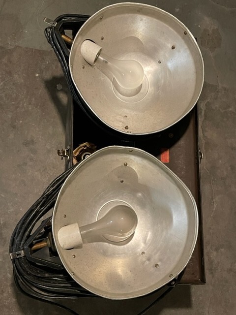 Vintage Set of 2 UnNamed Large Photo Flood Lights with case and bulbs