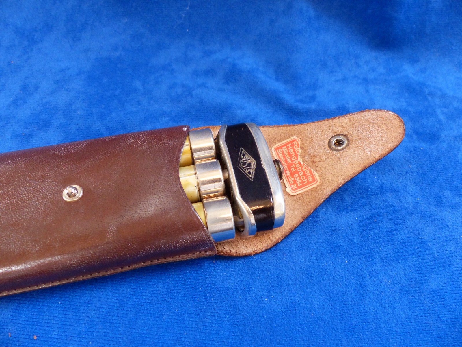 Vintage Isign tripod/collapsible legs, leather case, ball head, working