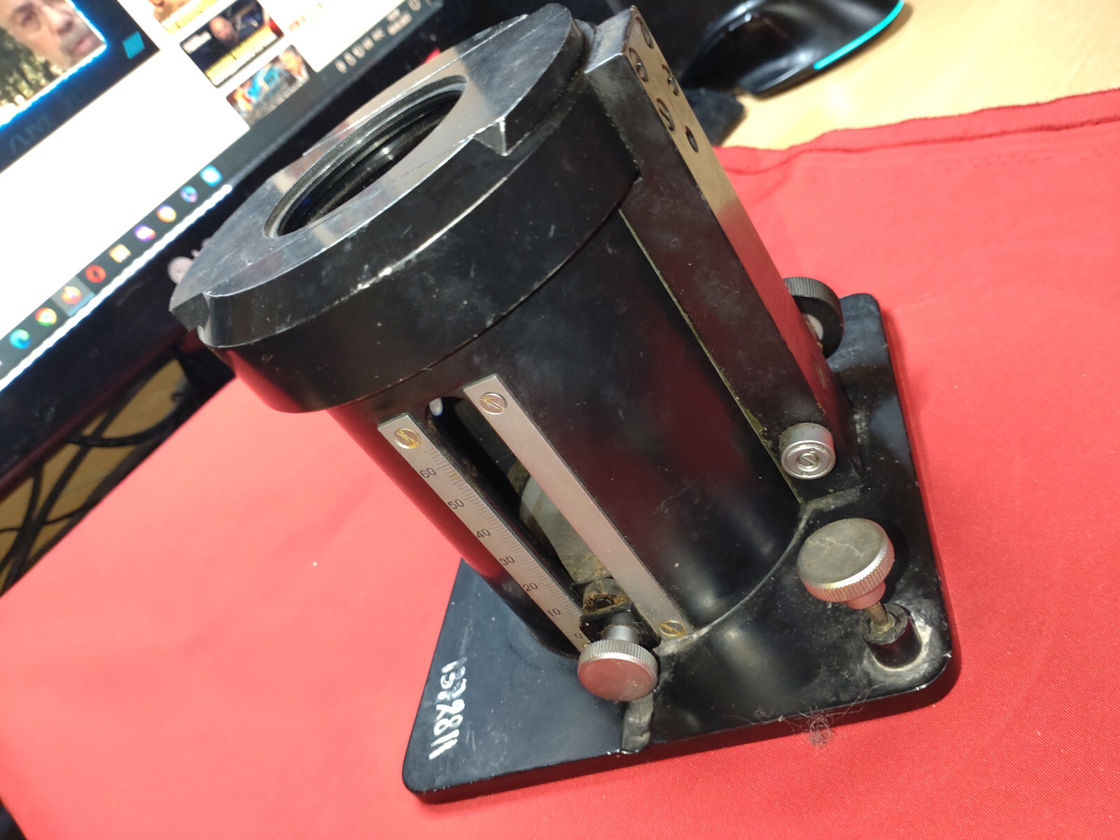 Attachment for macro photography / detail from a photographic enlarger