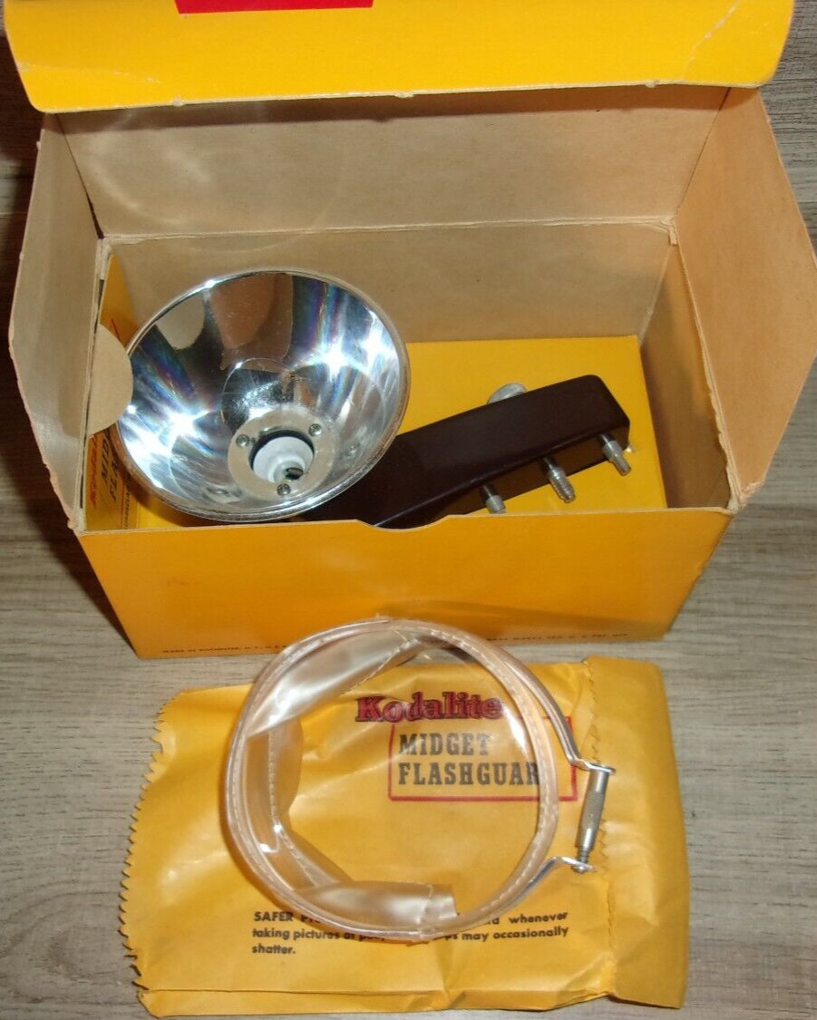 Vintage 1950’s Kodalite Midget Flasholder w/Lumaclad Reflector & Flashguard NOS