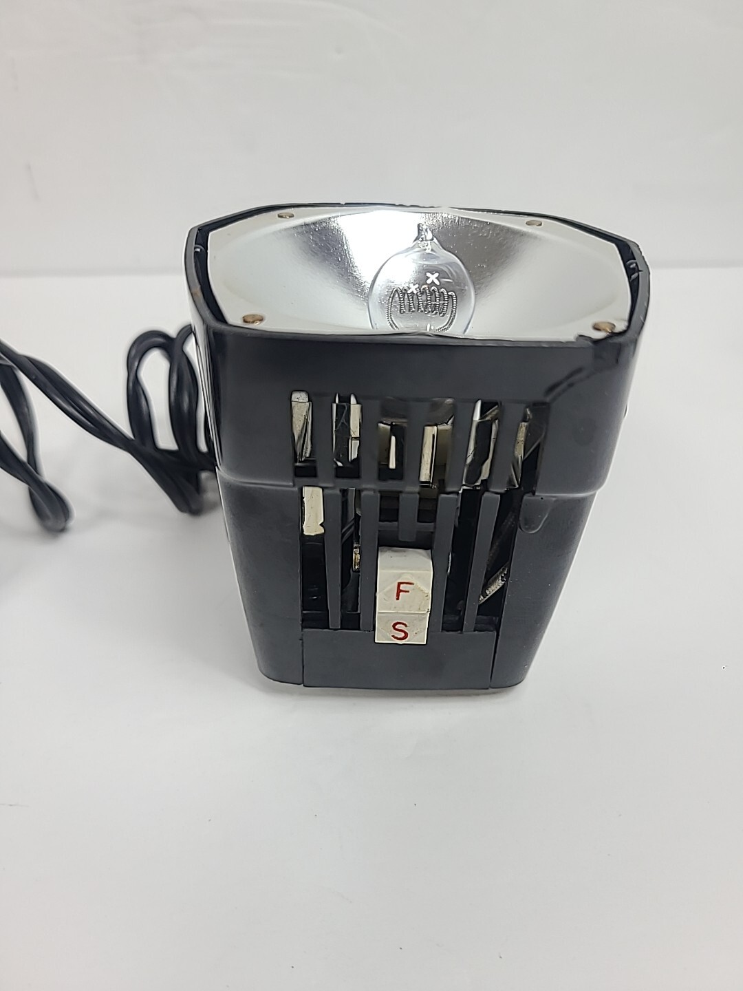 GE General Elec Mardi Gras Movie Light Camera Universal Model MG-1 Tested Bright