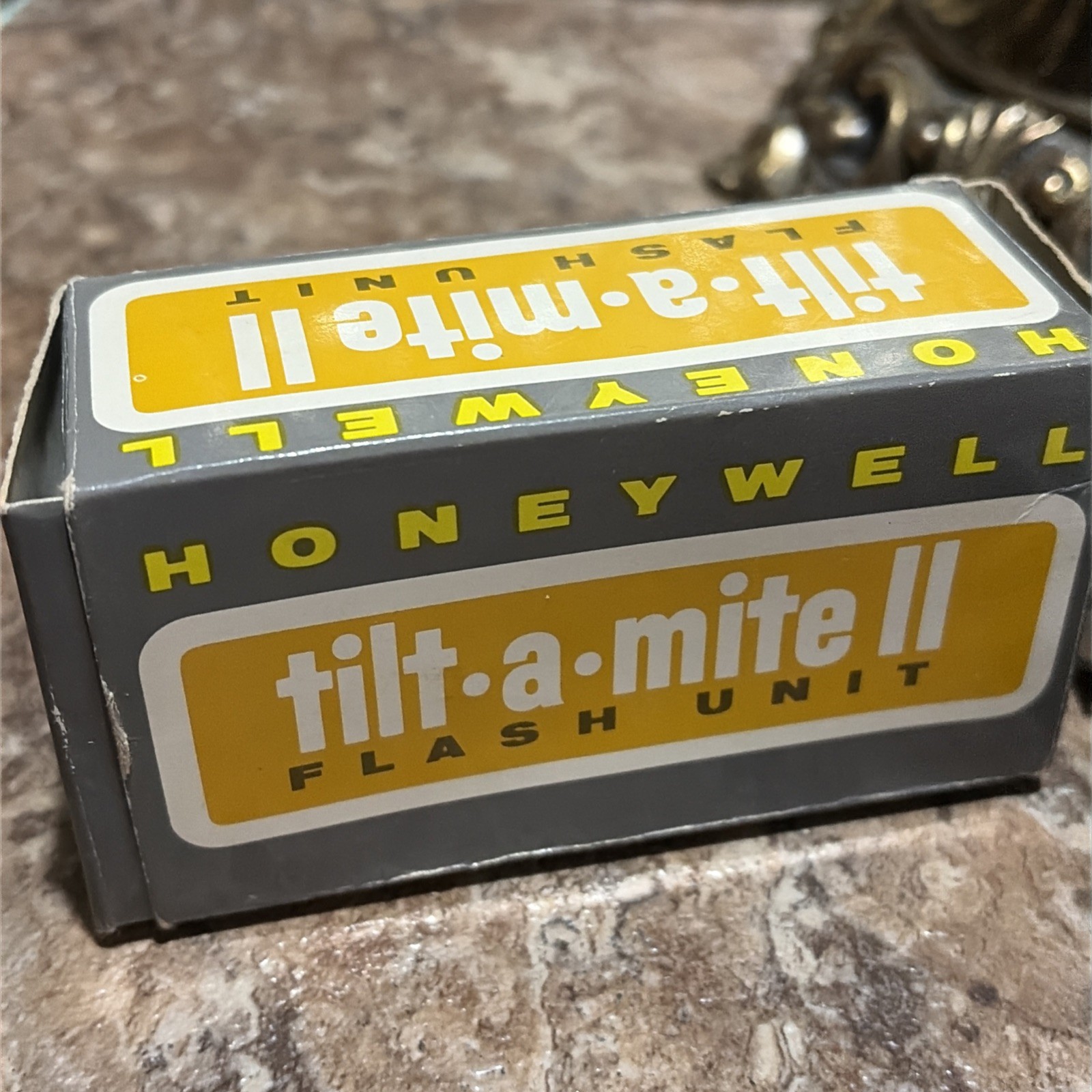 Vintage Honeywell 229 Tilt-A-Mite II Camera Flash Unit Made in Japan With Box