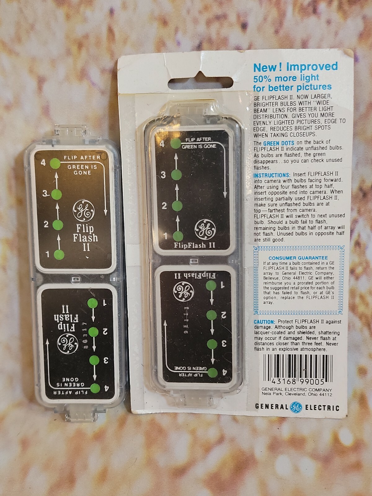 Vintage GE Flip Flash II Flashbulbs 2 Pkgs 16 Flashes Green Dot New Old Stock