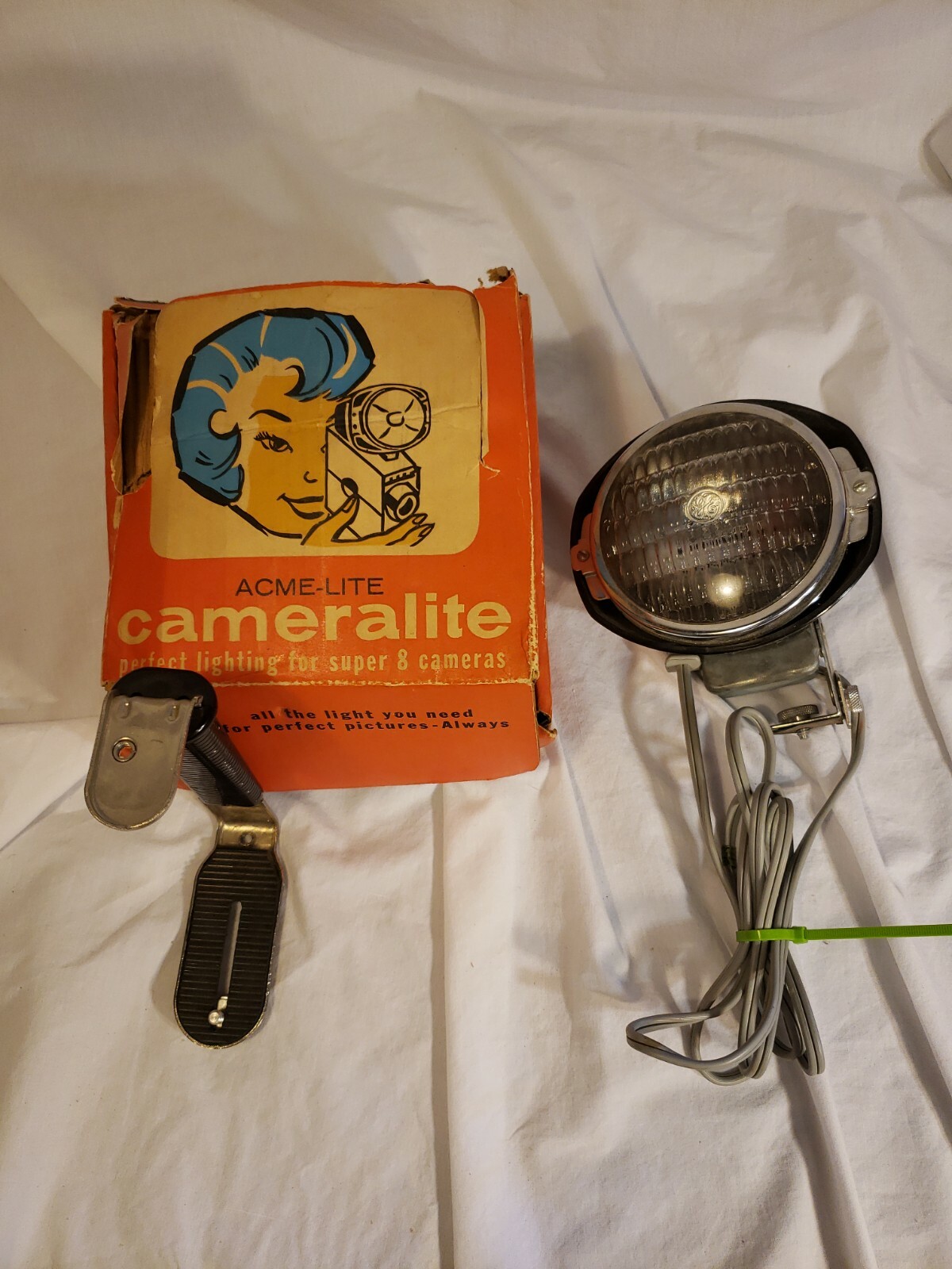Vintage Acme-Lite Cameralite by GE Top Mount light for Super 8 Cameras *Free S&H