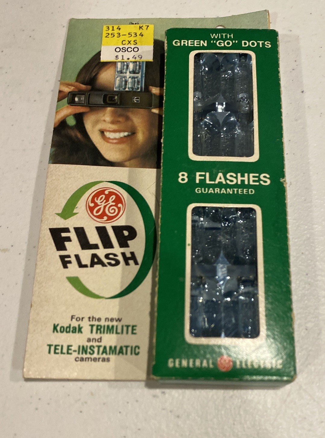 Vintage Lot of Unused Flash Bulbs & Cubes GE, Sylvania & Mastercraft
