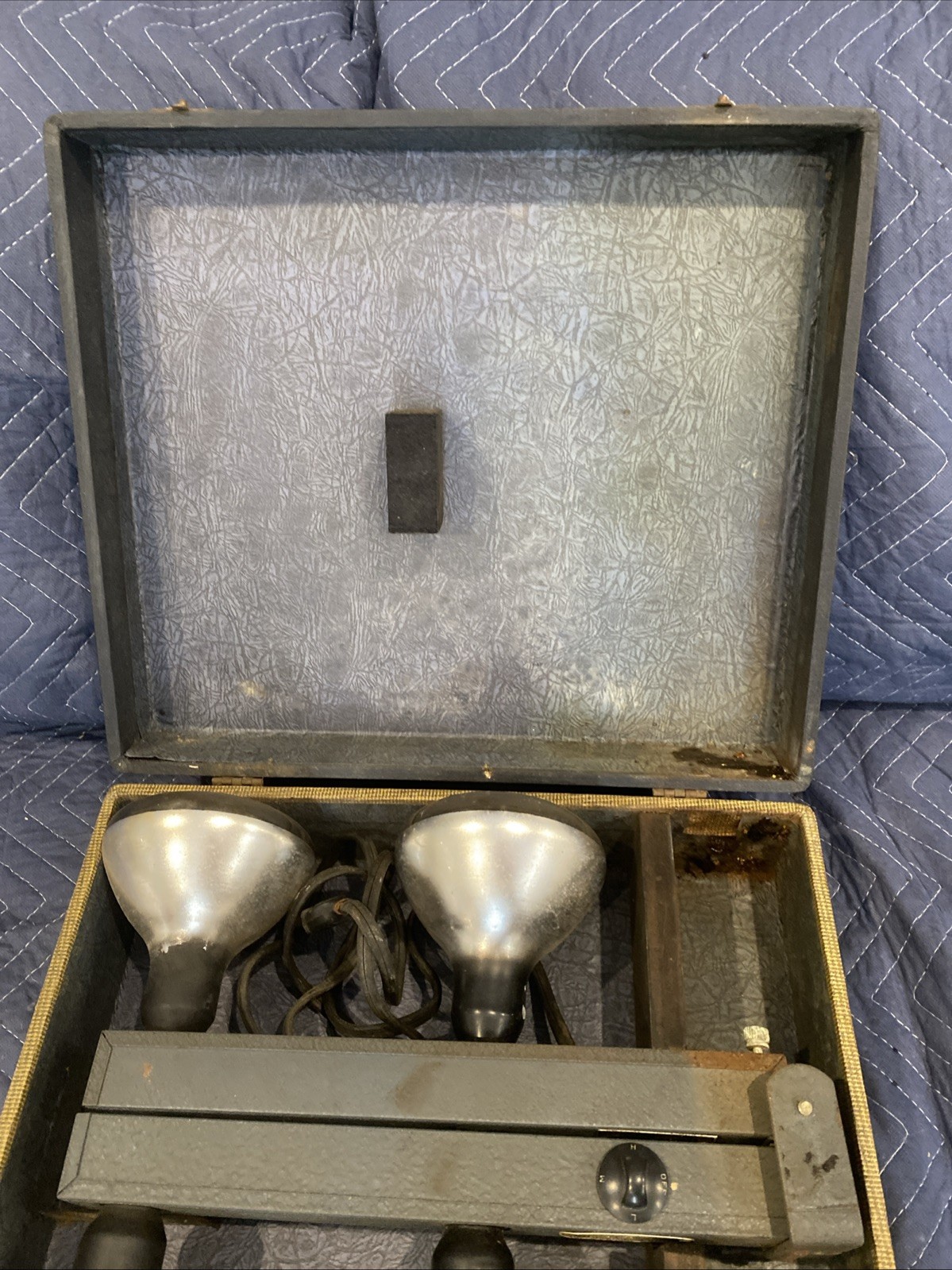 Vintage Crownlite Deluxe Foldmaster Movie Light Bar With Case