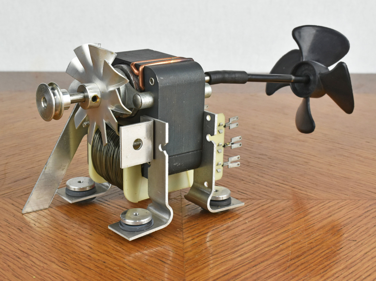 Drive Motor and Fan Replacement Part for Bell & Howell MX60 8mm Projector