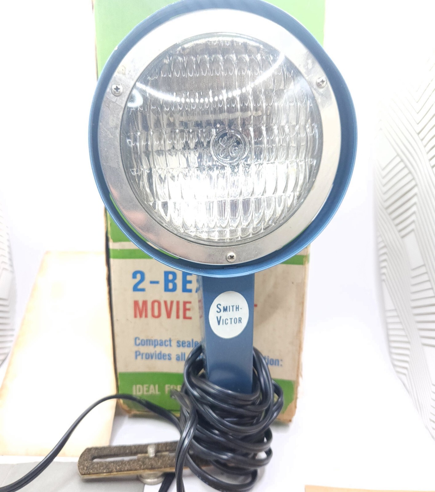 Vintage Spotlight Photography 650 Watt Hand Held Spotlight AMC L9A 120 Volt