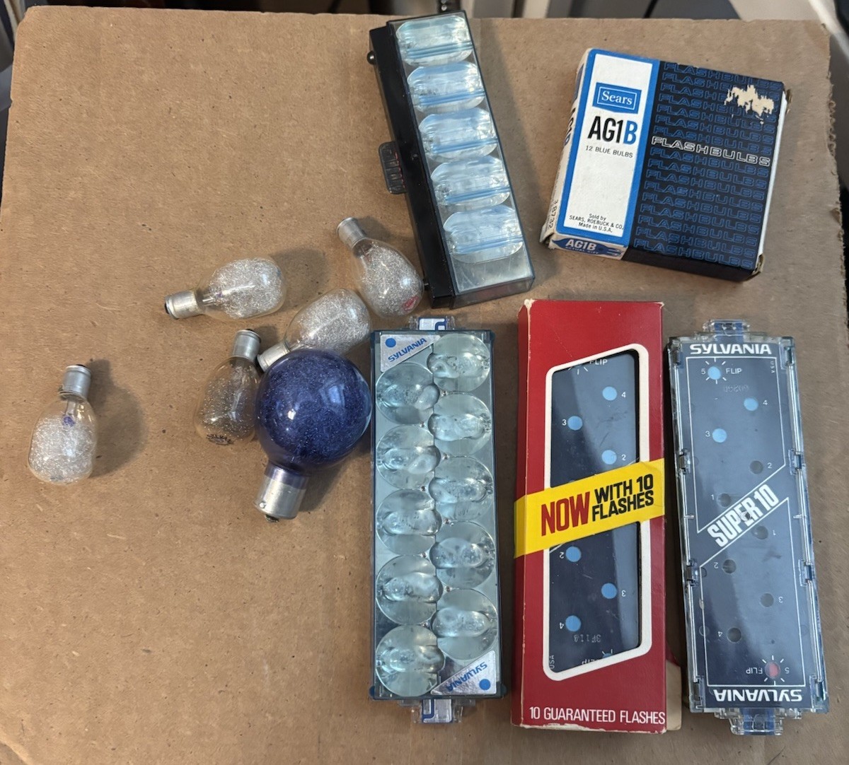 1 Sears Blue Dot Flashbulbs AG1B – Box of 12 Blue 1 Sylvania Flip Flash Super 10