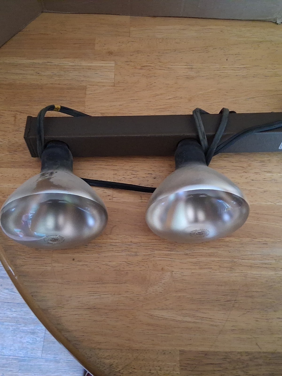 Vintage Powelite Model 200 Photography Portable Studio Light Bar W/ bulbs