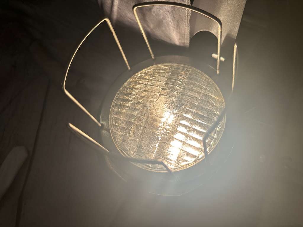 VINTAGE KENCO SUPER 8 SEALED BEAM MOVIE CAMERA LIGHT MODEL 875N